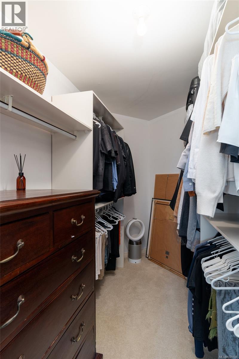 418 10 Paul Kane Place, Victoria