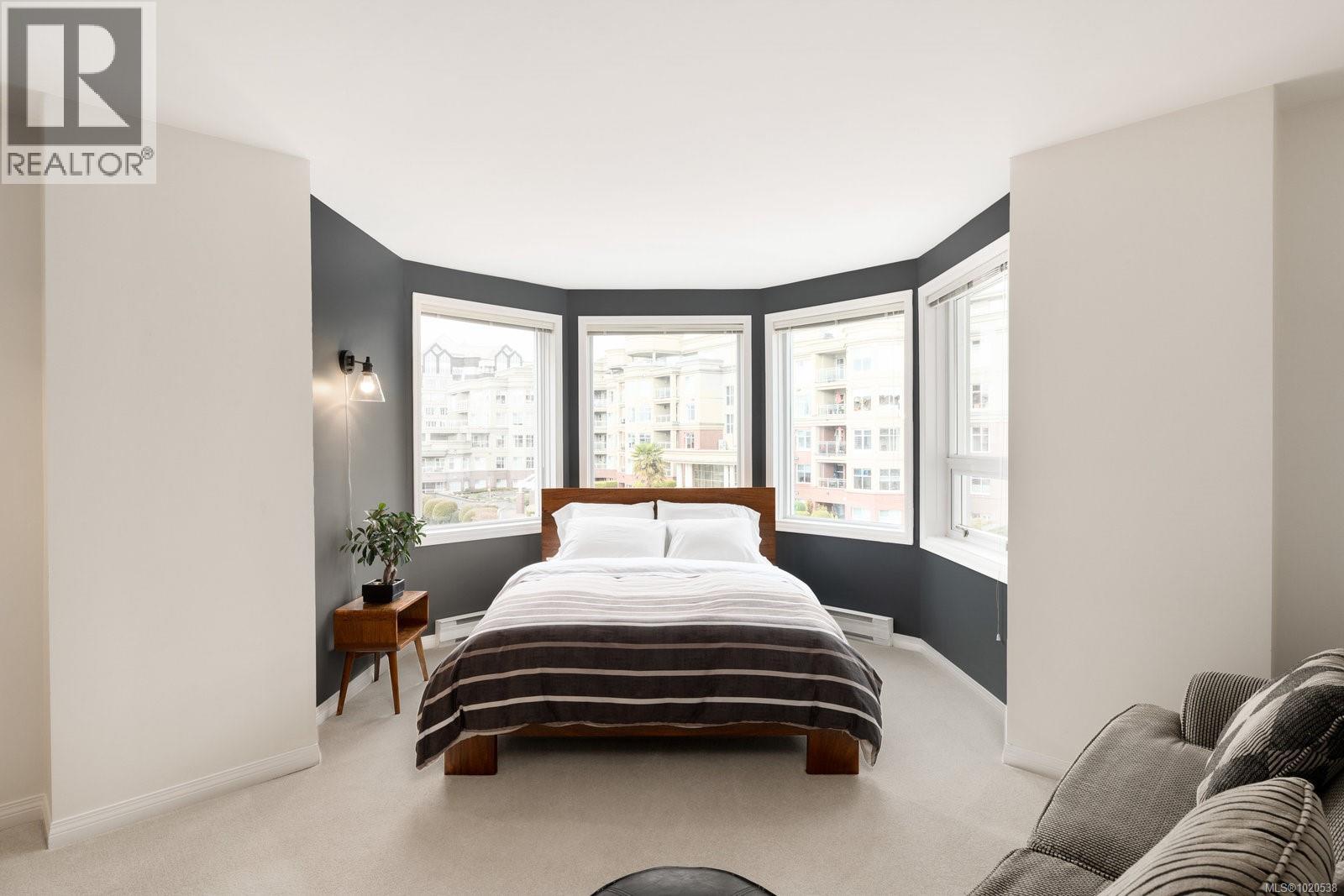 418 10 Paul Kane Place, Victoria