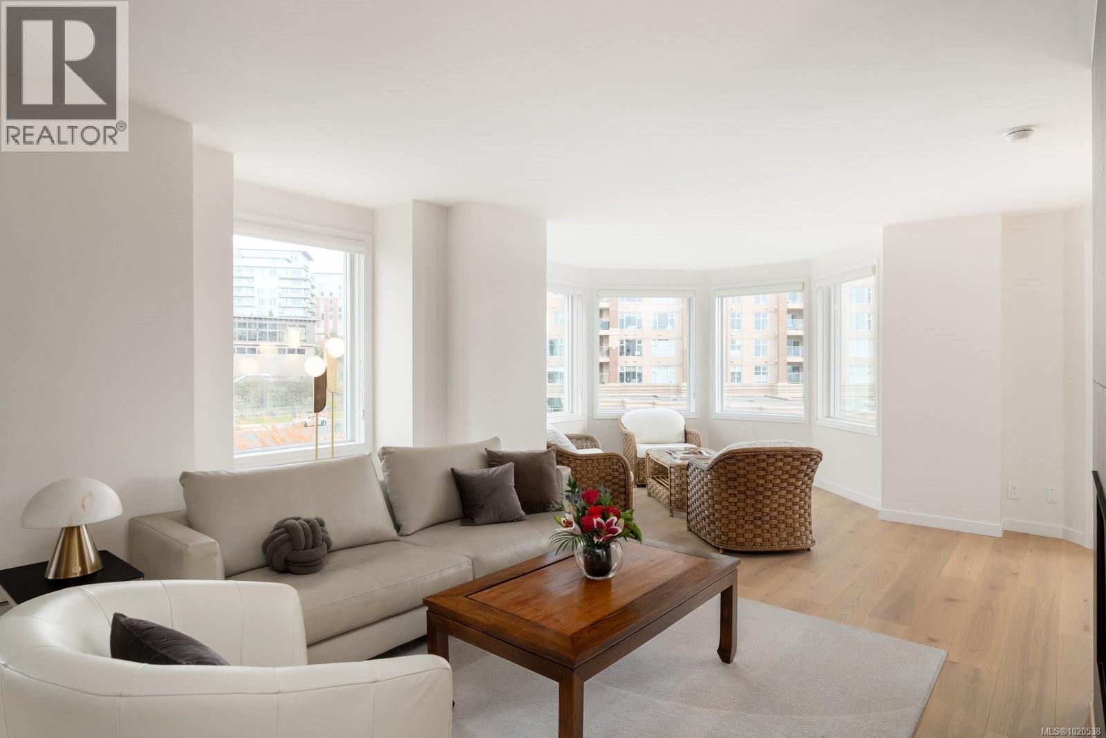 418 10 Paul Kane Place, Victoria