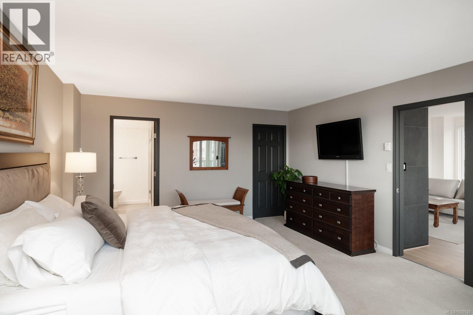 418 10 Paul Kane Place, Victoria