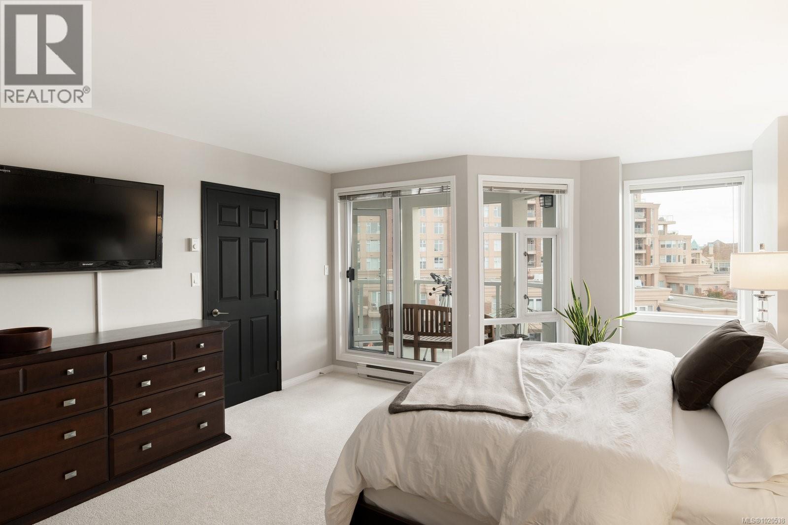 418 10 Paul Kane Place, Victoria