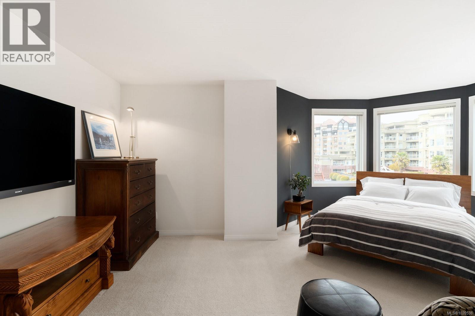 418 10 Paul Kane Place, Victoria