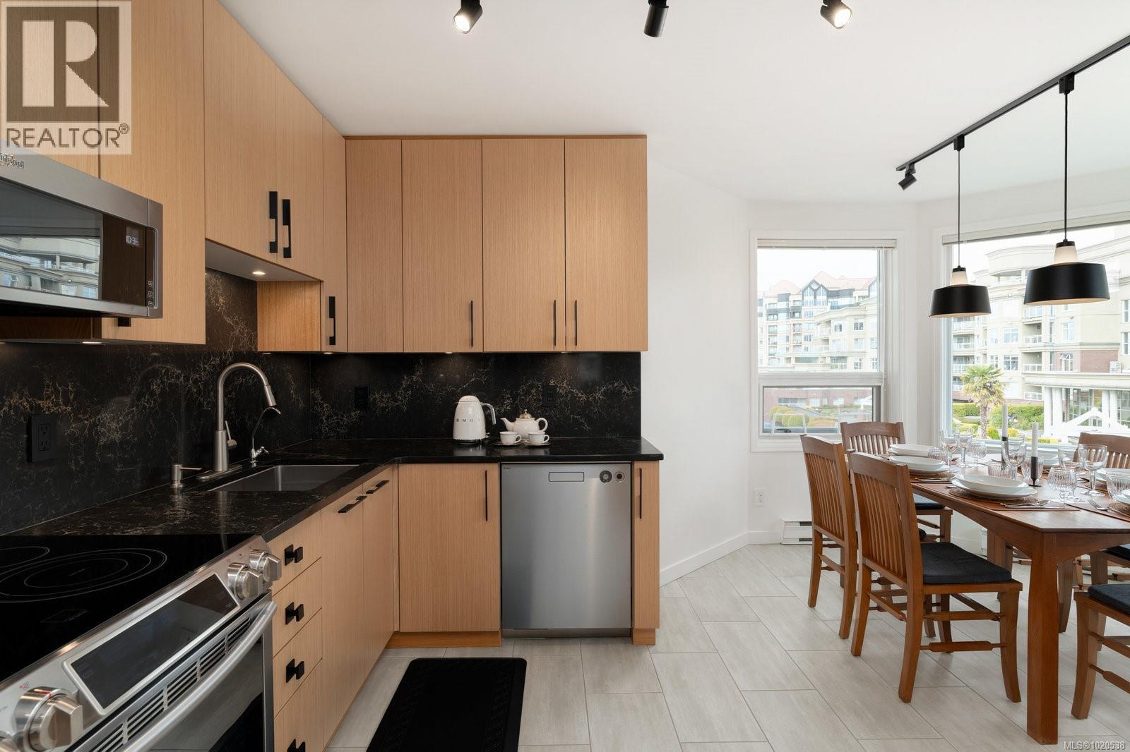 418 10 Paul Kane Place, Victoria