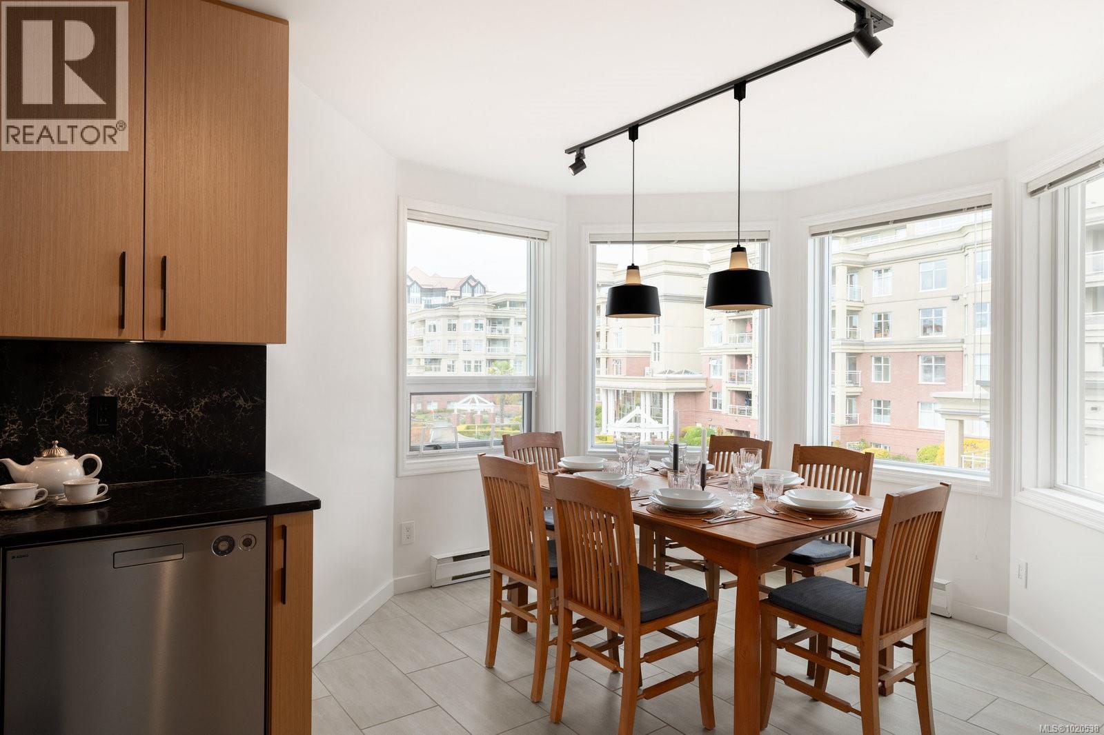 418 10 Paul Kane Place, Victoria