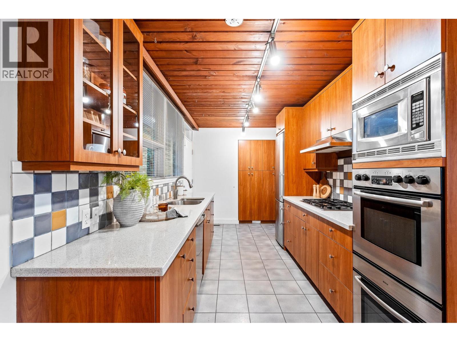 4150 CANTERBURY CRESCENT, North Vancouver