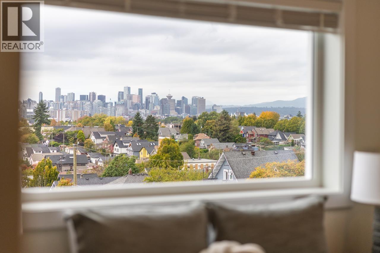 2049 E 4TH AVENUE, Vancouver