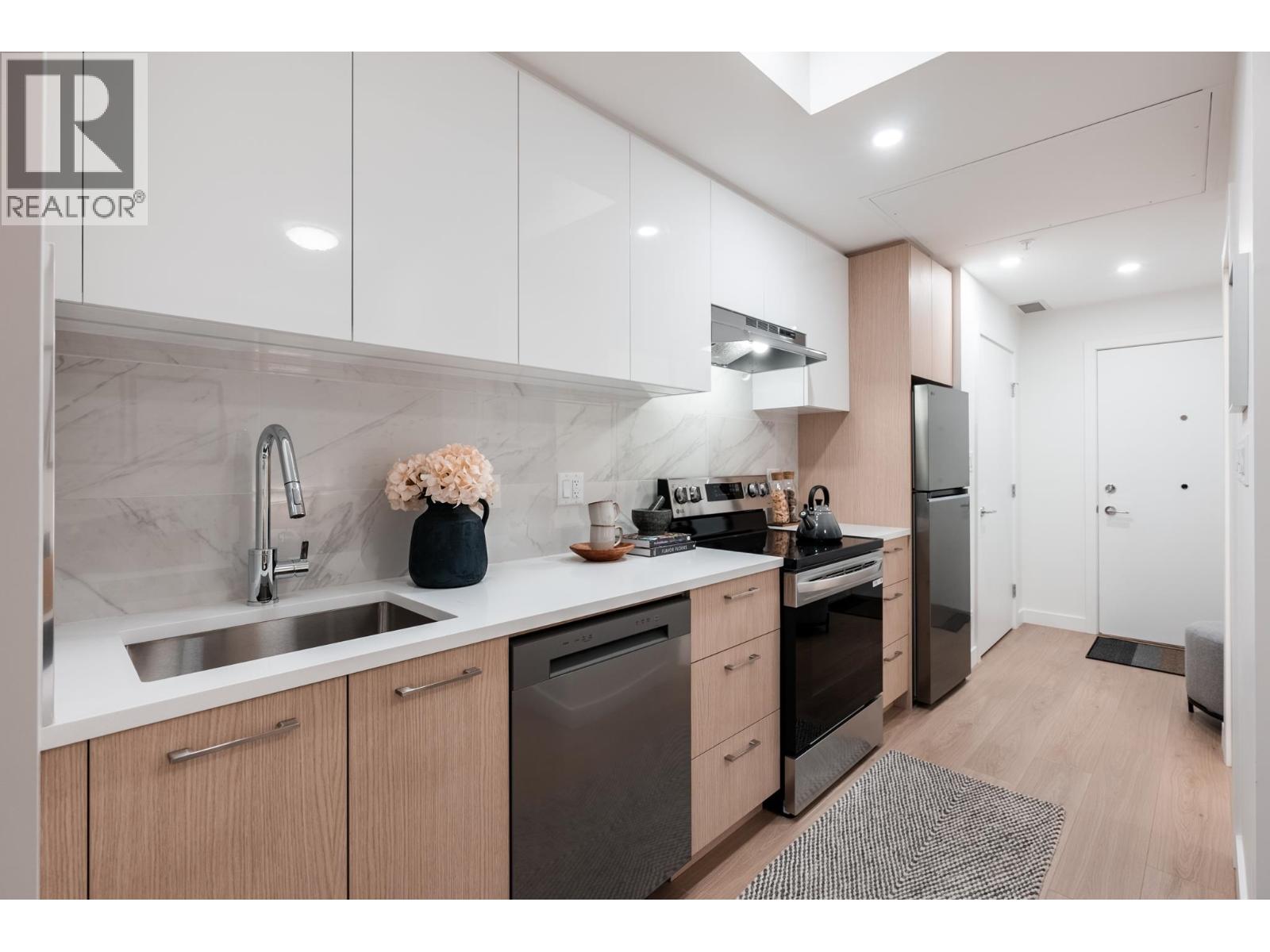 601 150 JAMES ROAD, Port Moody