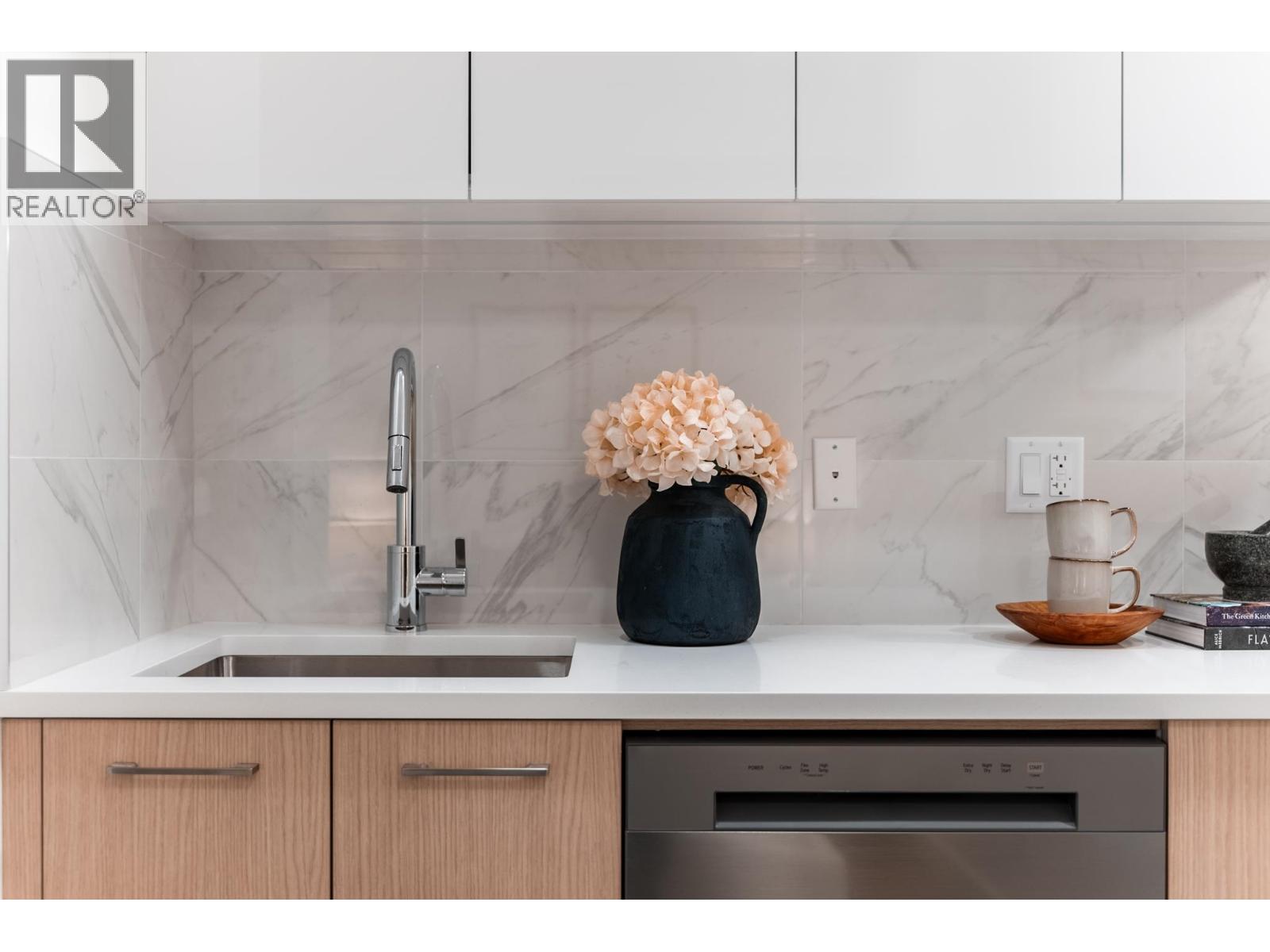 601 150 JAMES ROAD, Port Moody