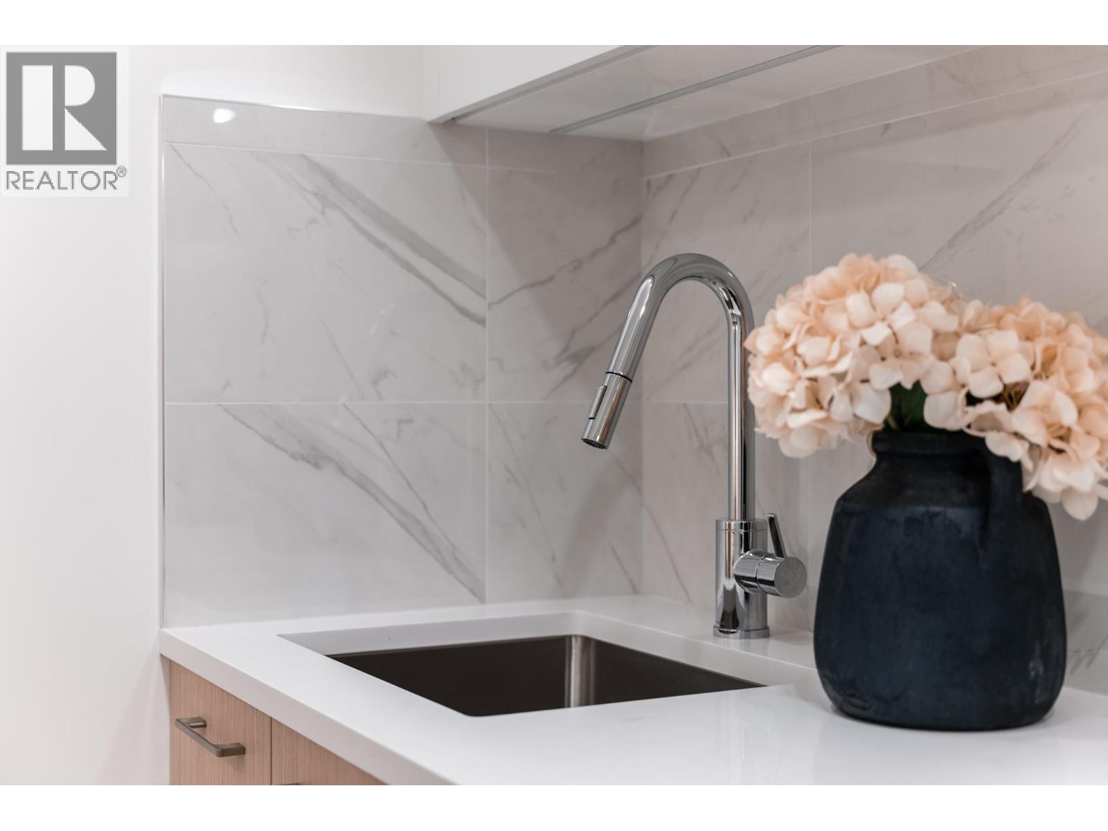 601 150 JAMES ROAD, Port Moody