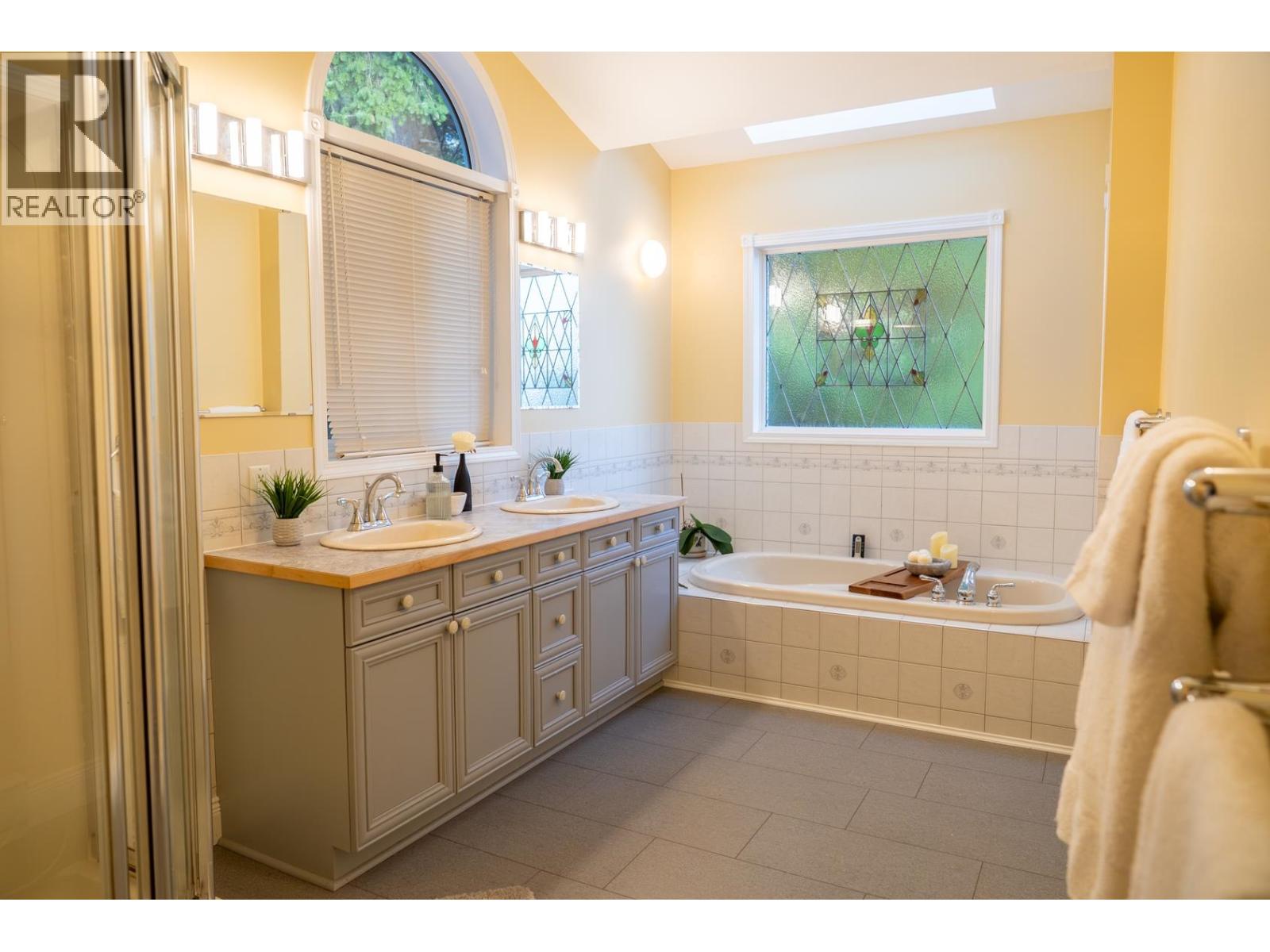 37189 SCHOONER WAY, Pender Island