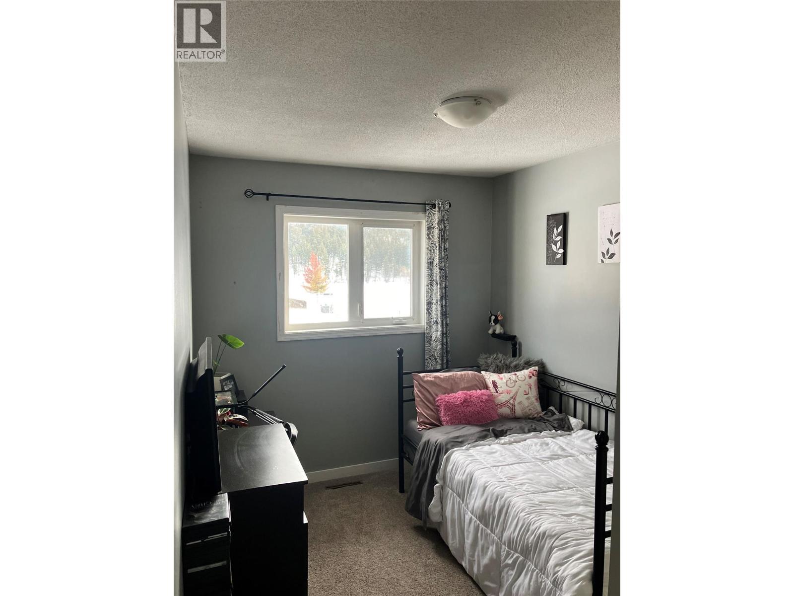 10 Beryl Drive, Logan Lake