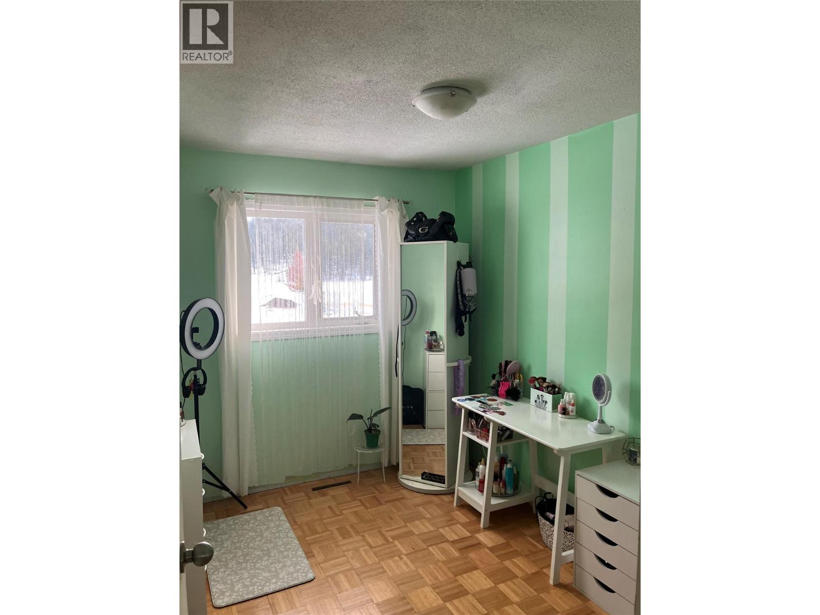 10 Beryl Drive, Logan Lake