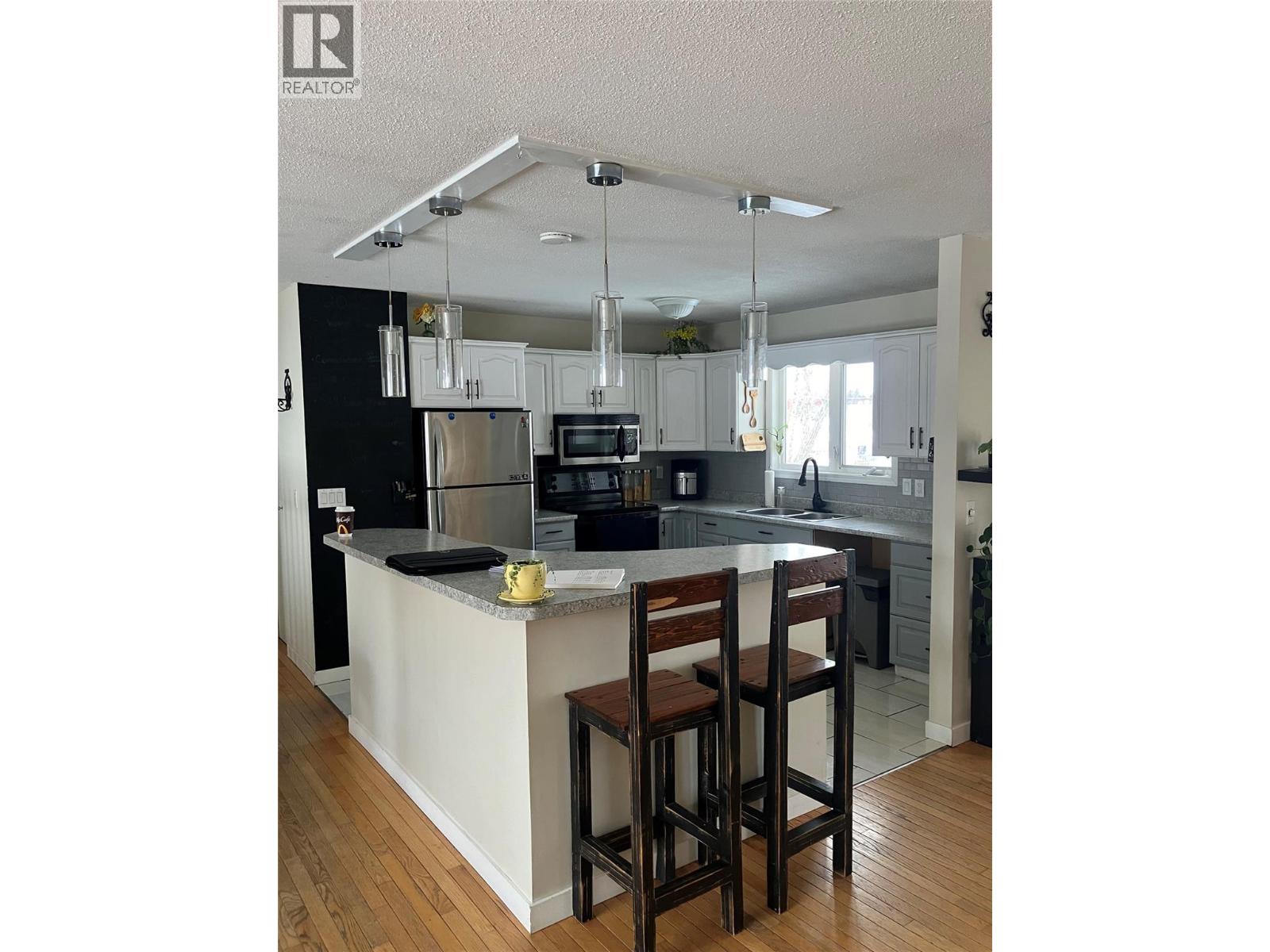 10 Beryl Drive, Logan Lake