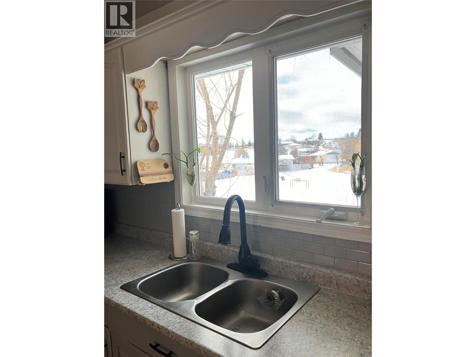 10 Beryl Drive, Logan Lake