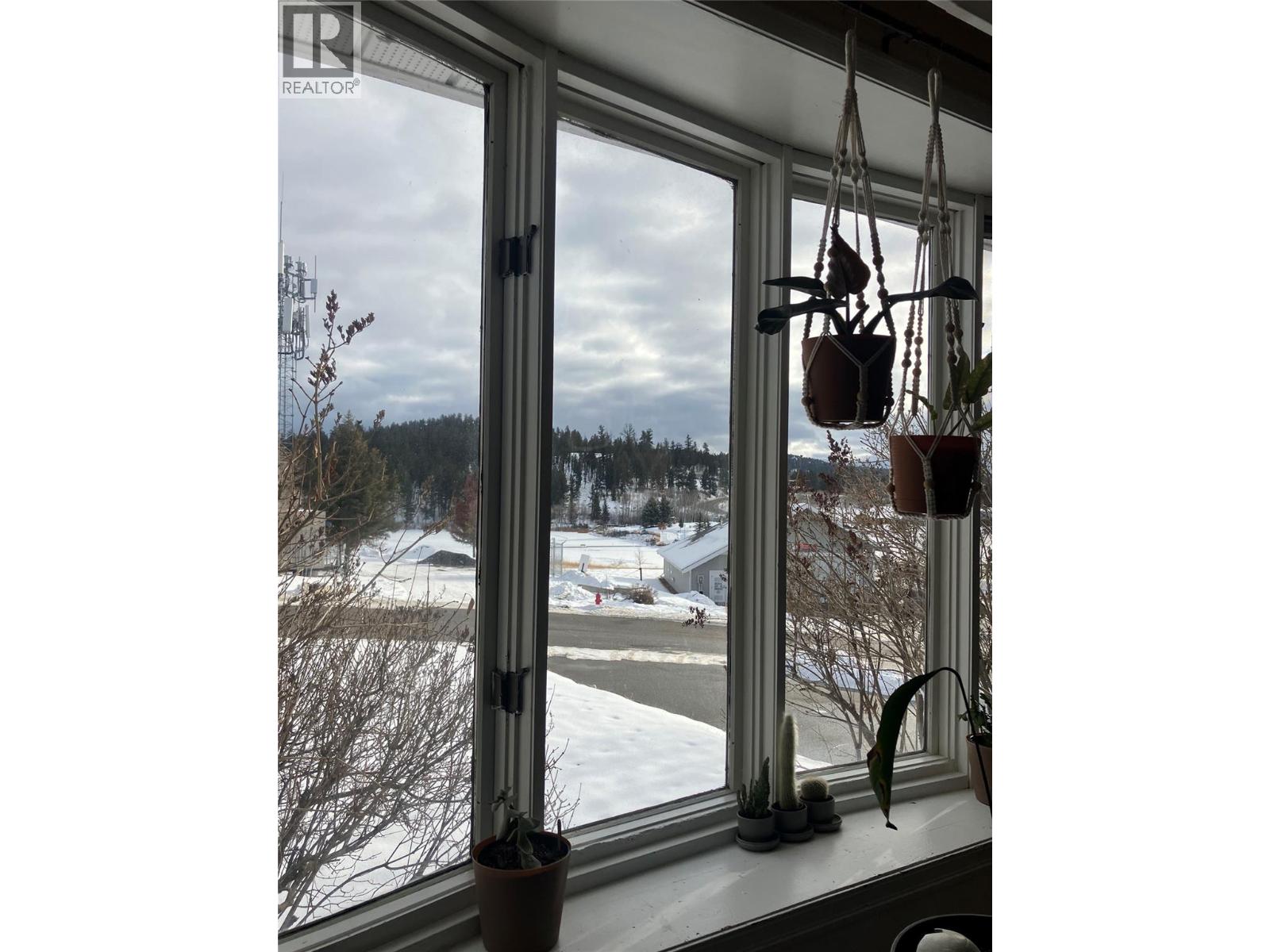 10 Beryl Drive, Logan Lake