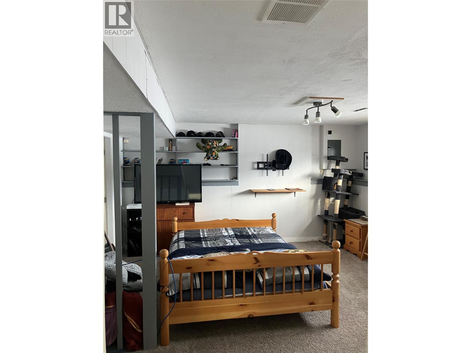 10 Beryl Drive, Logan Lake