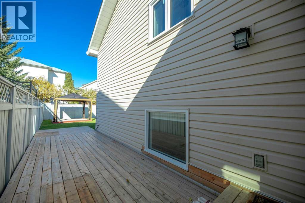 Single Family House 4 Level for Sale in  Hidden Vale Place NW Hidden Valley Calgary 