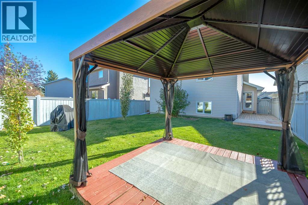 Single Family House 4 Level for Sale in  Hidden Vale Place NW Hidden Valley Calgary 