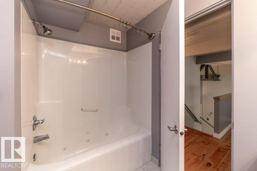 #208 10009 102 AV NW, Edmonton