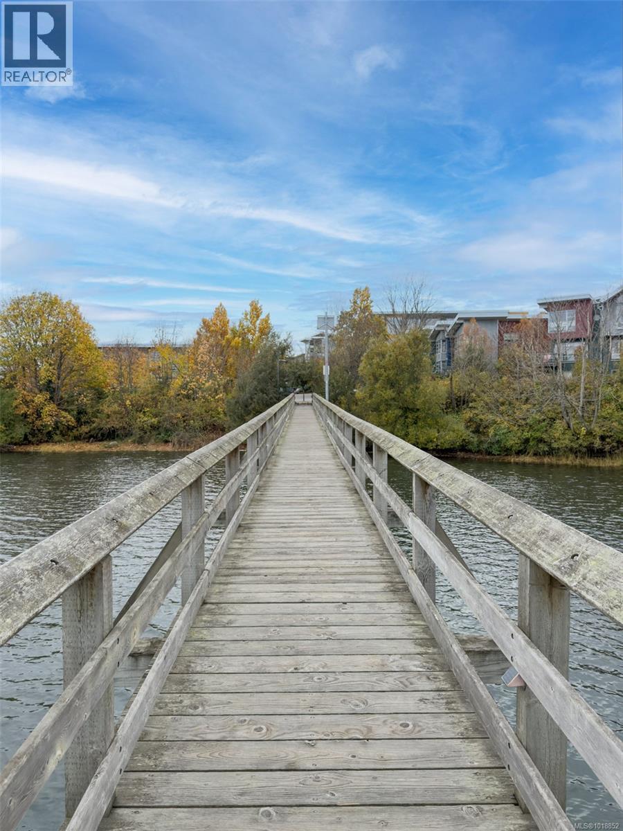 405 787 Tyee Road, Victoria