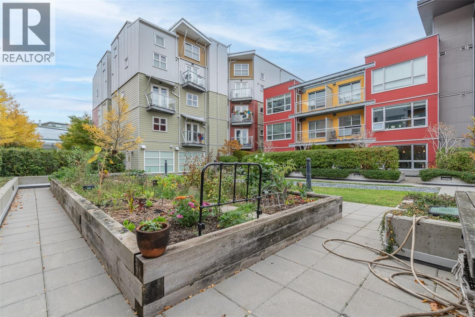 405 787 Tyee Road, Victoria