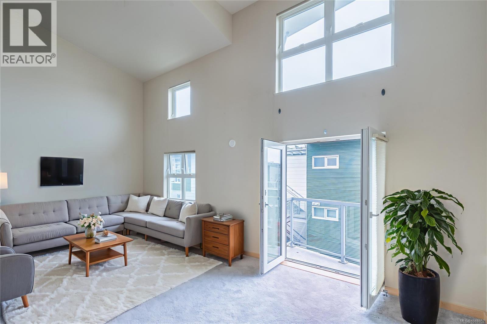 405 787 Tyee Road, Victoria