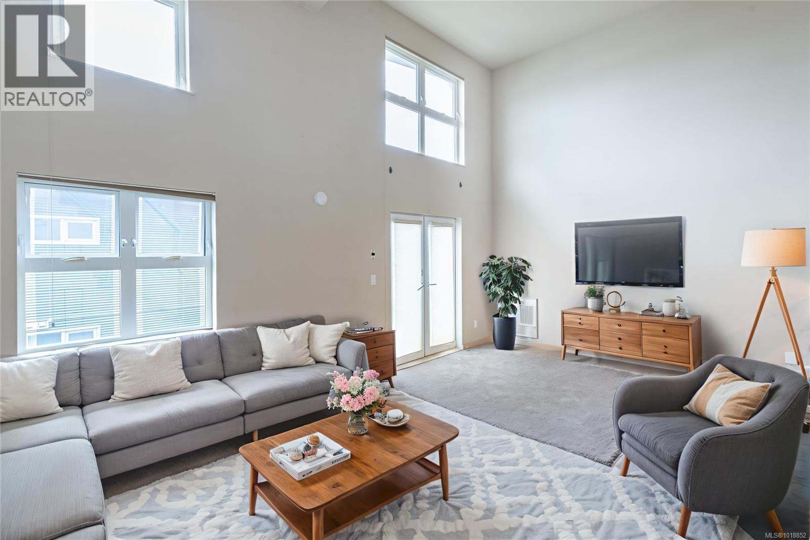 405 787 Tyee Road, Victoria