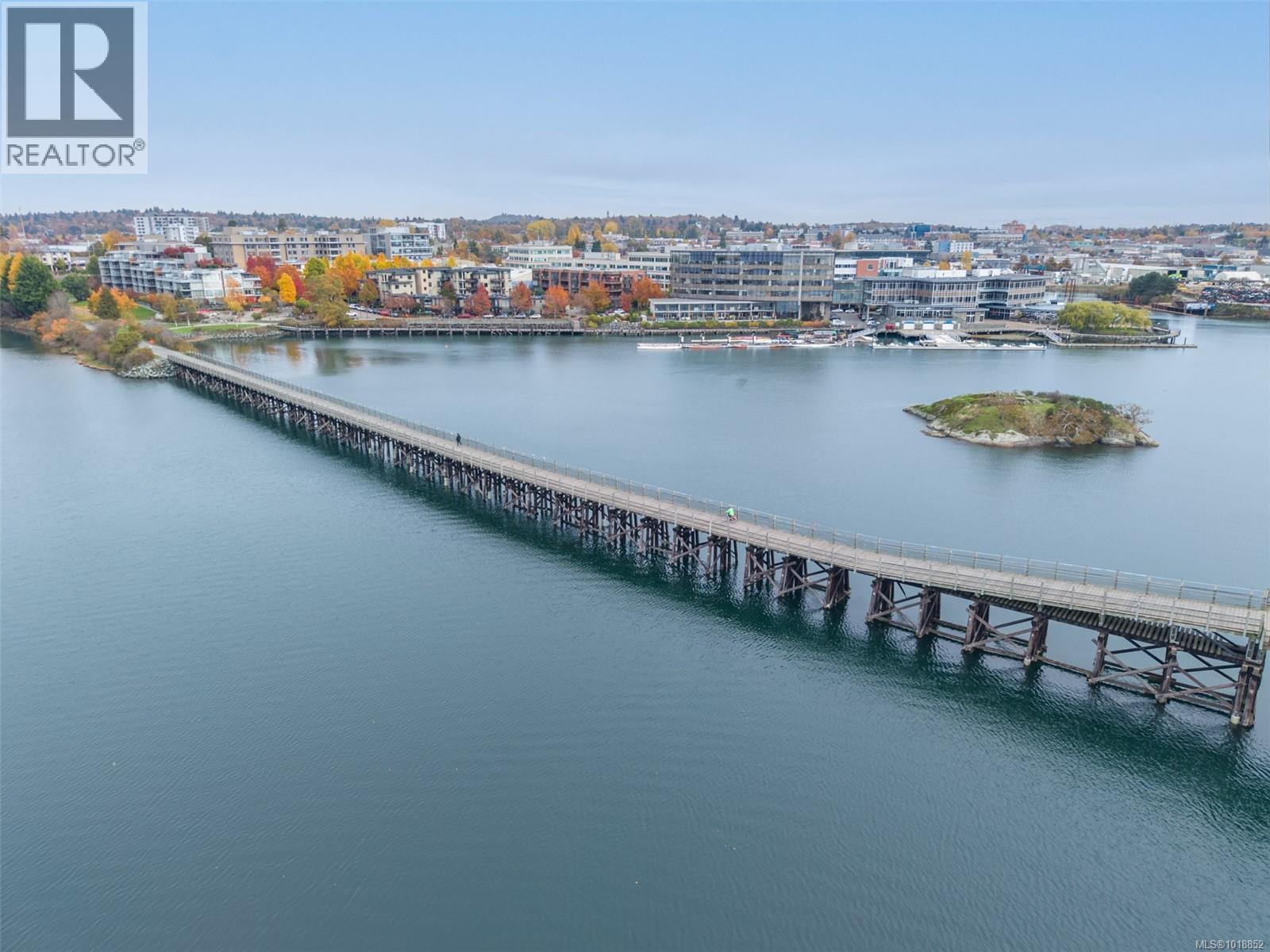 405 787 Tyee Road, Victoria