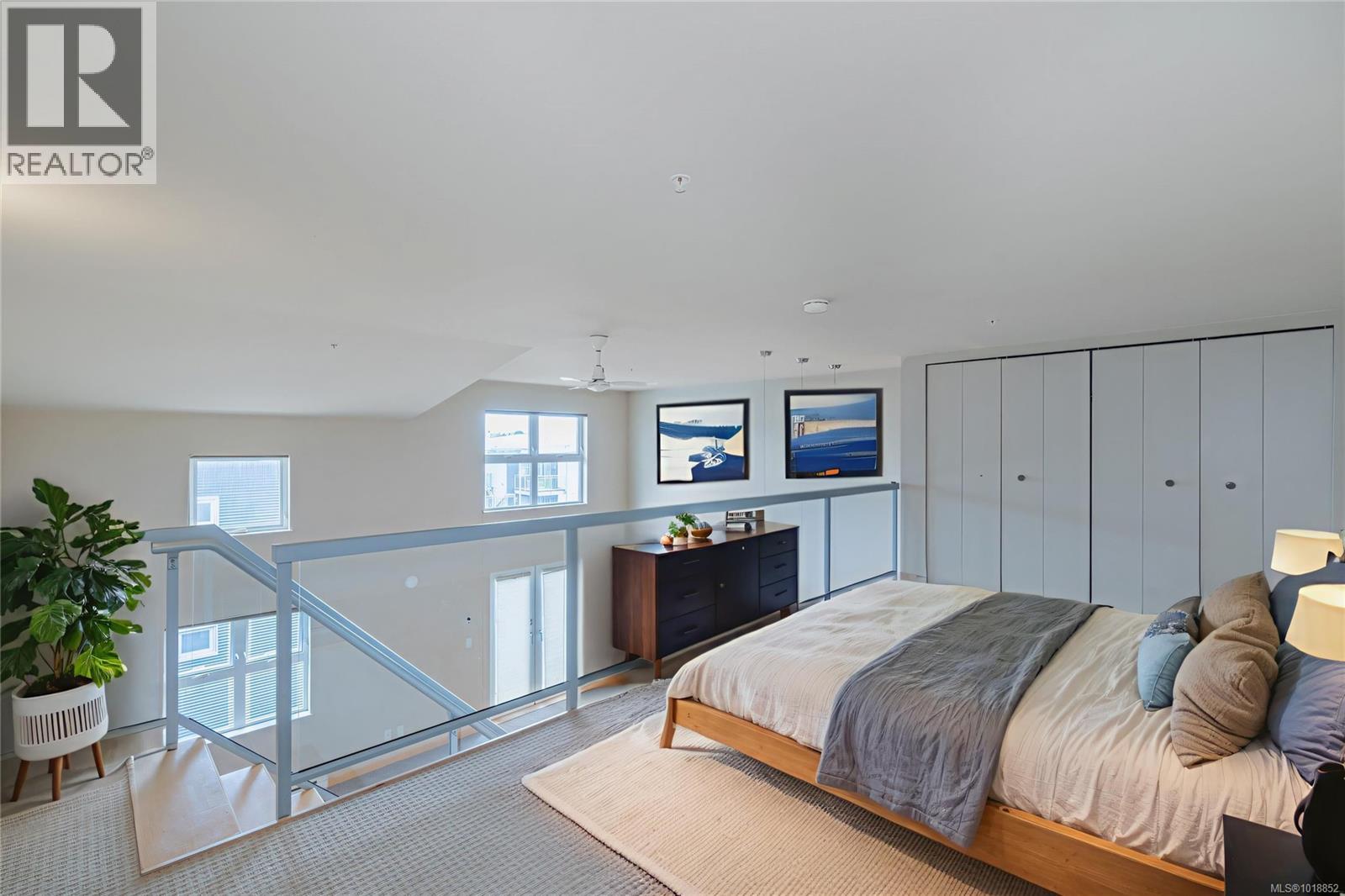 405 787 Tyee Road, Victoria