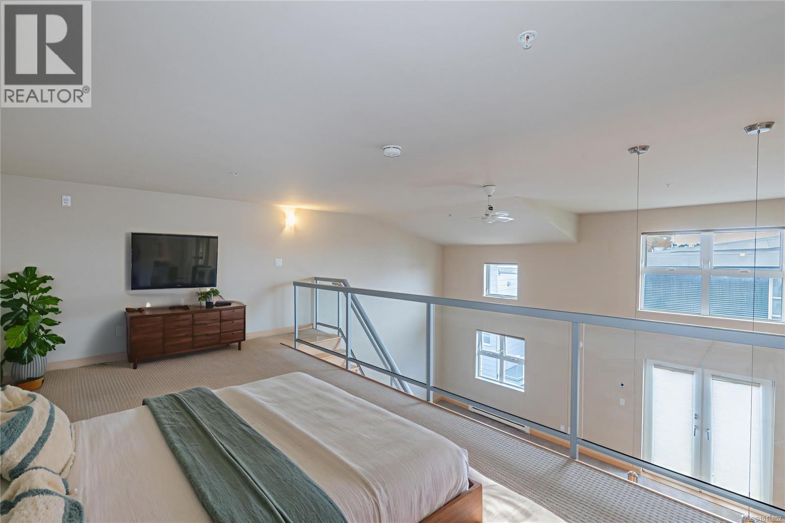 405 787 Tyee Road, Victoria