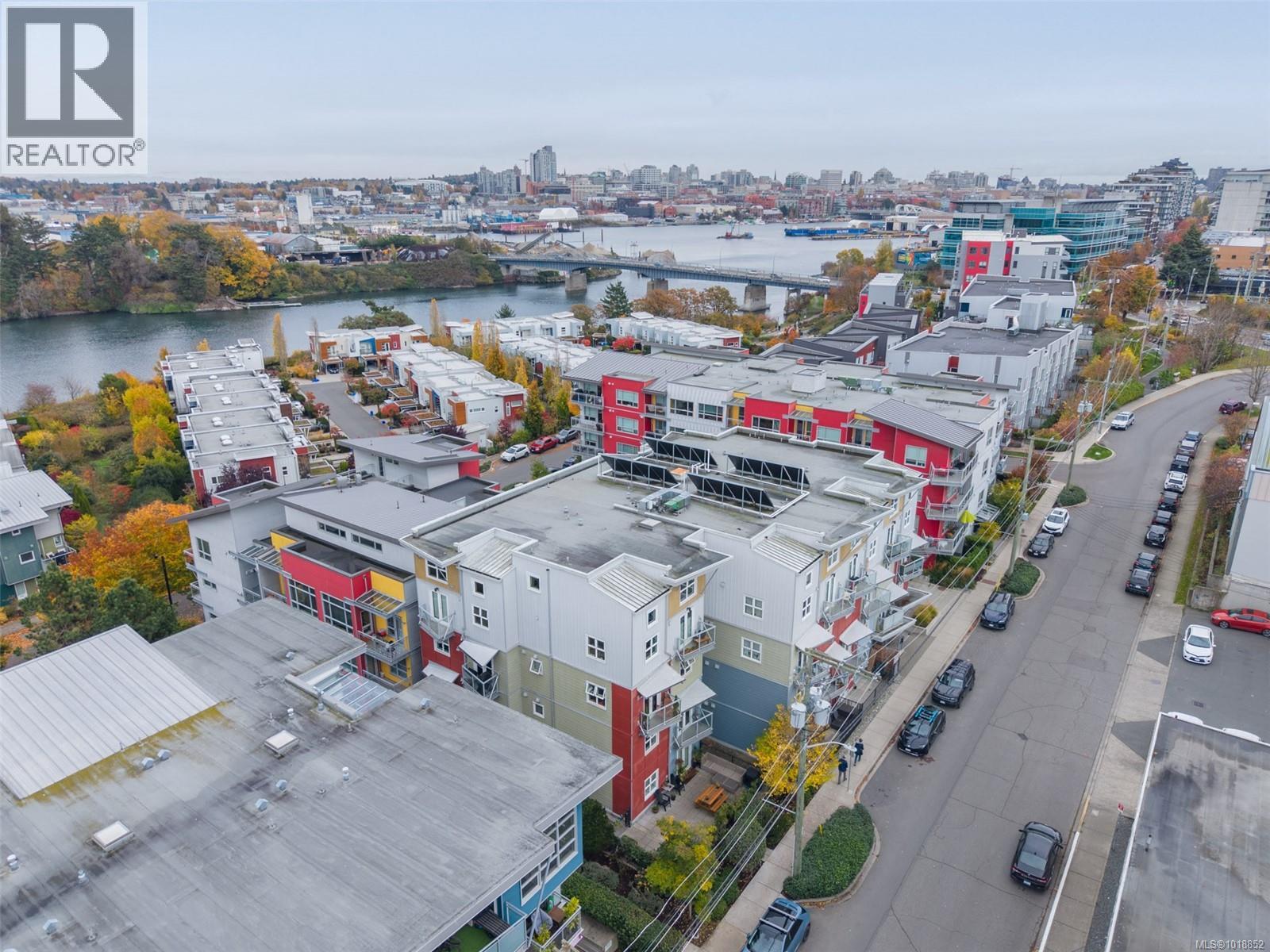 405 787 Tyee Road, Victoria