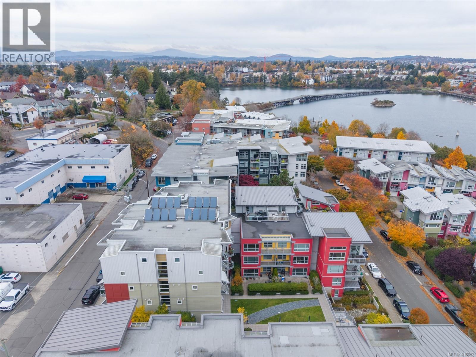 405 787 Tyee Road, Victoria