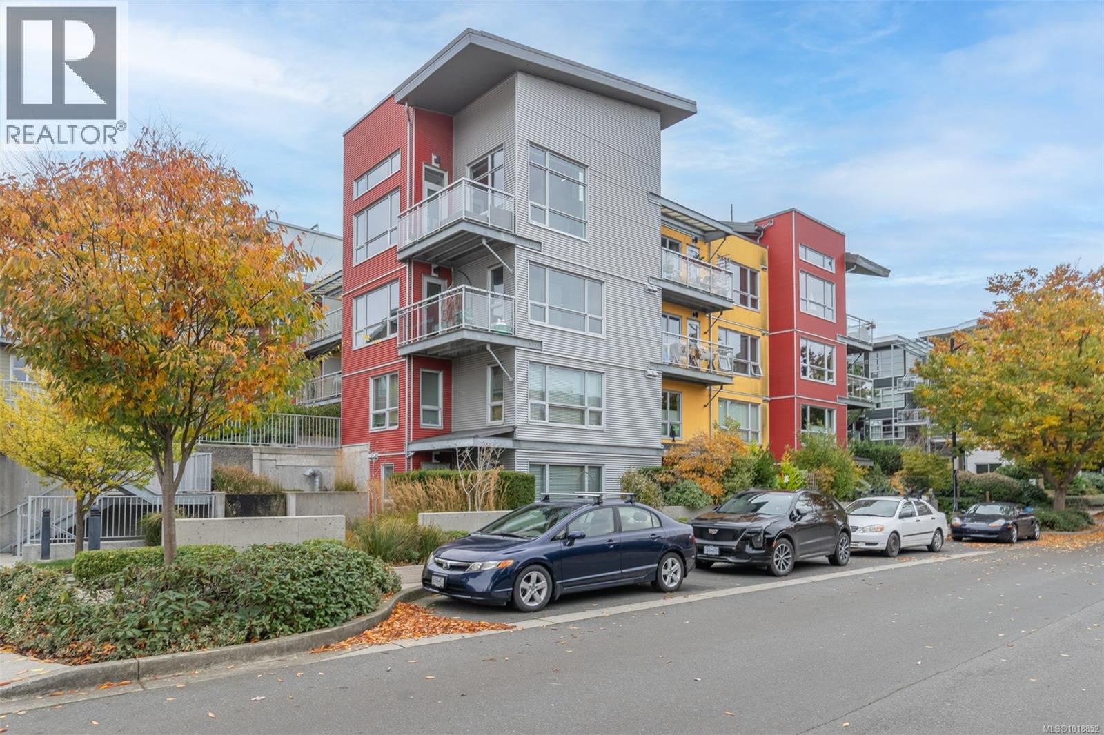 405 787 Tyee Road, Victoria