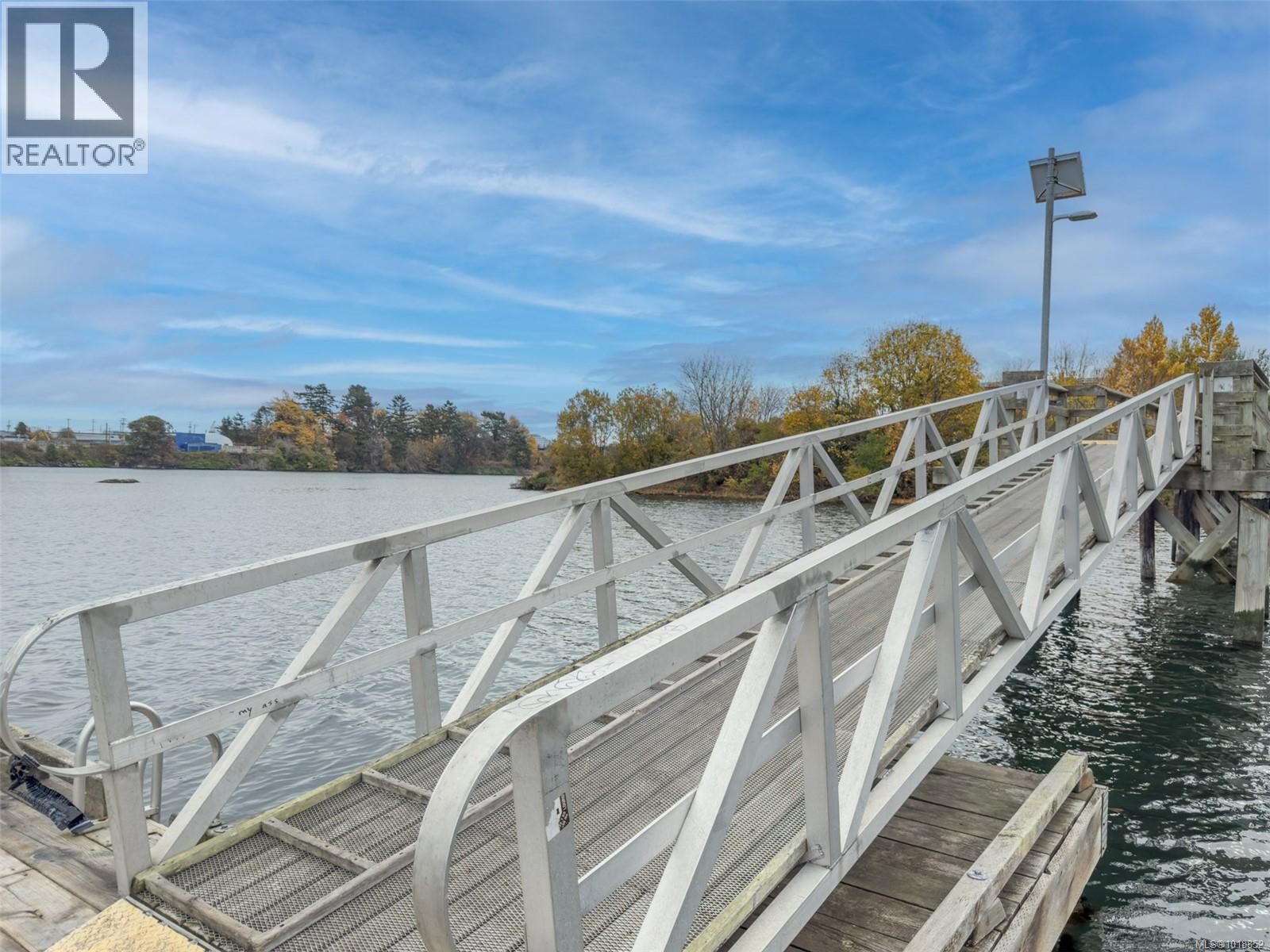 405 787 Tyee Road, Victoria