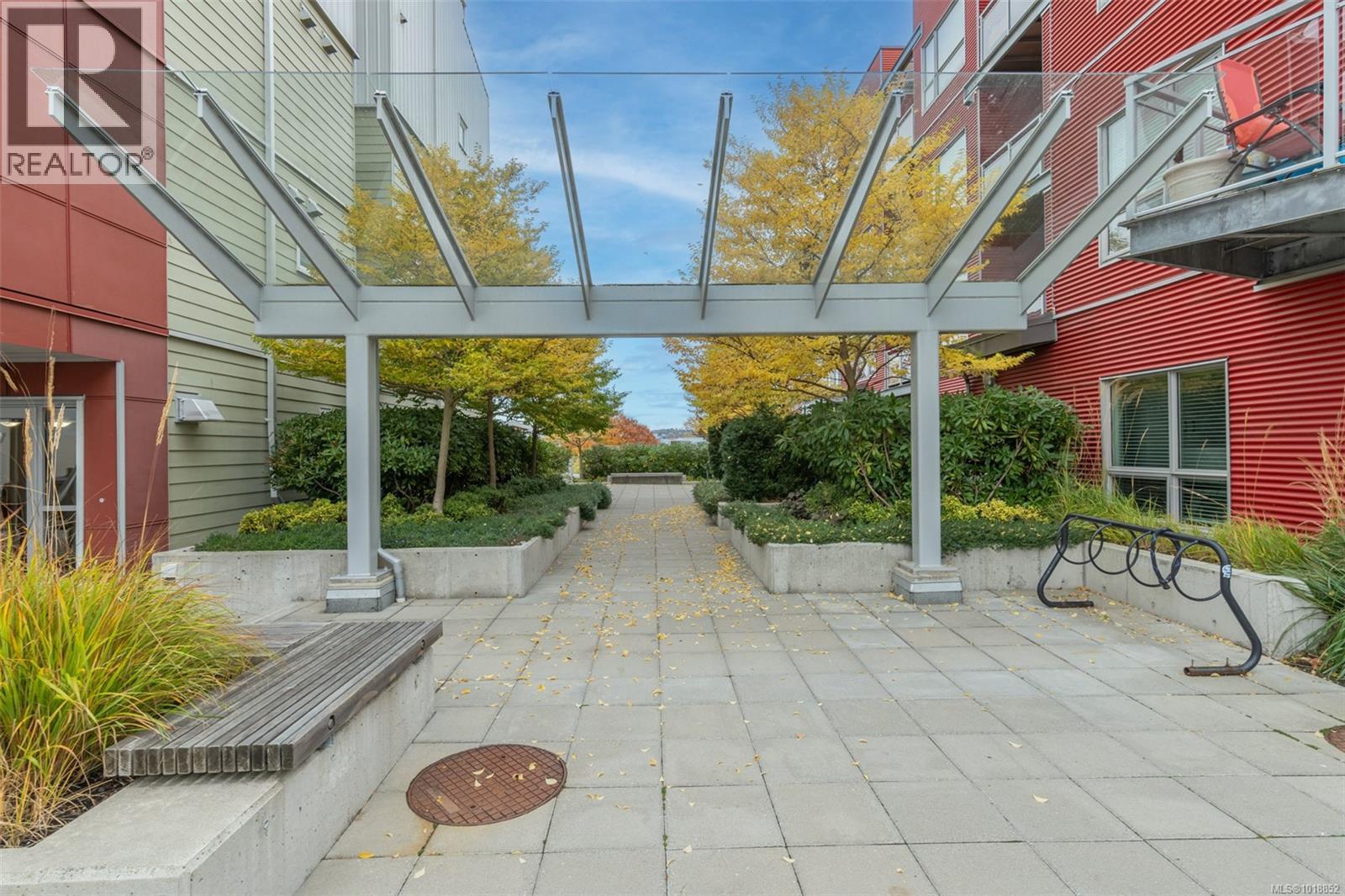 405 787 Tyee Road, Victoria