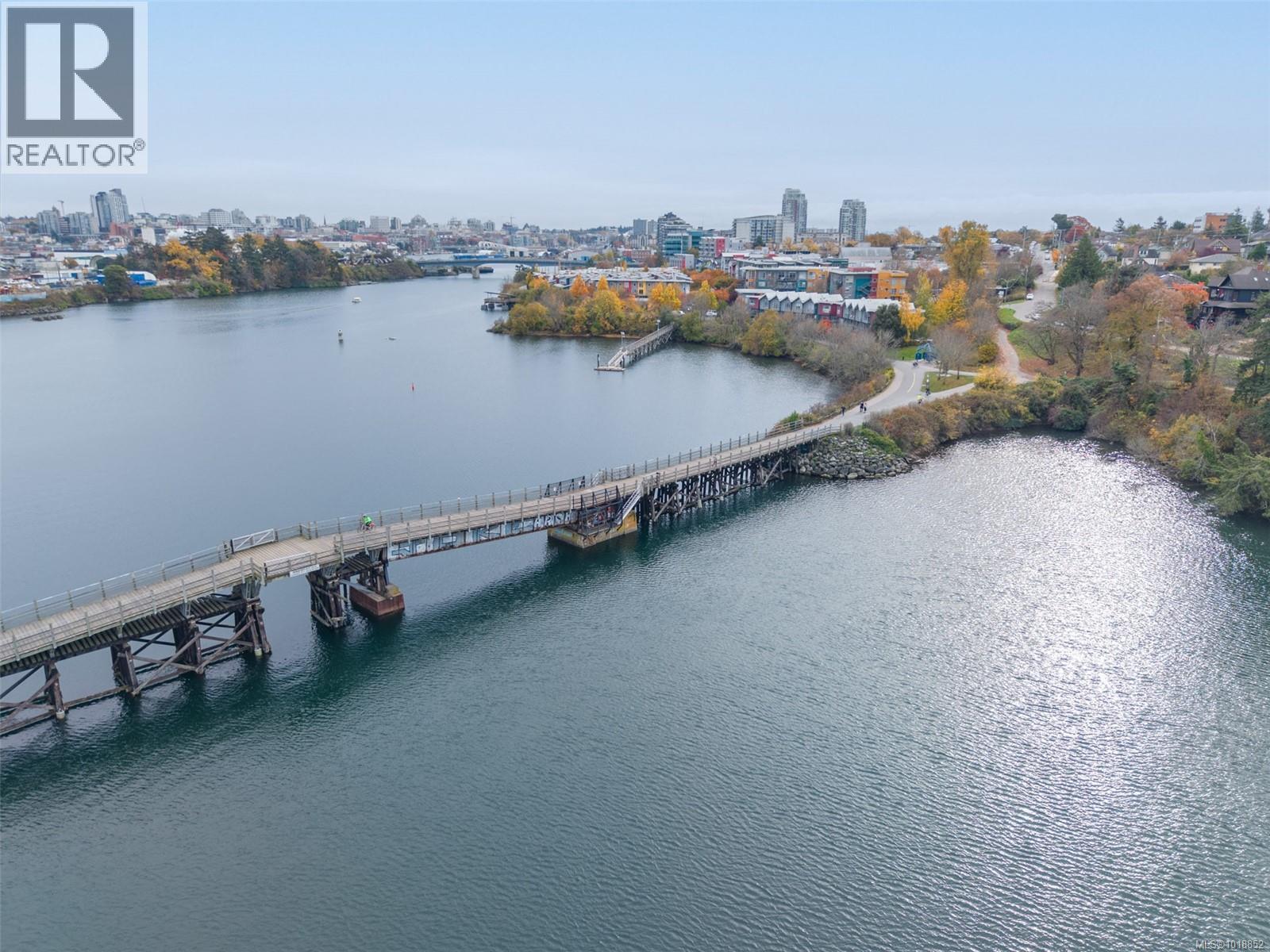 405 787 Tyee Road, Victoria