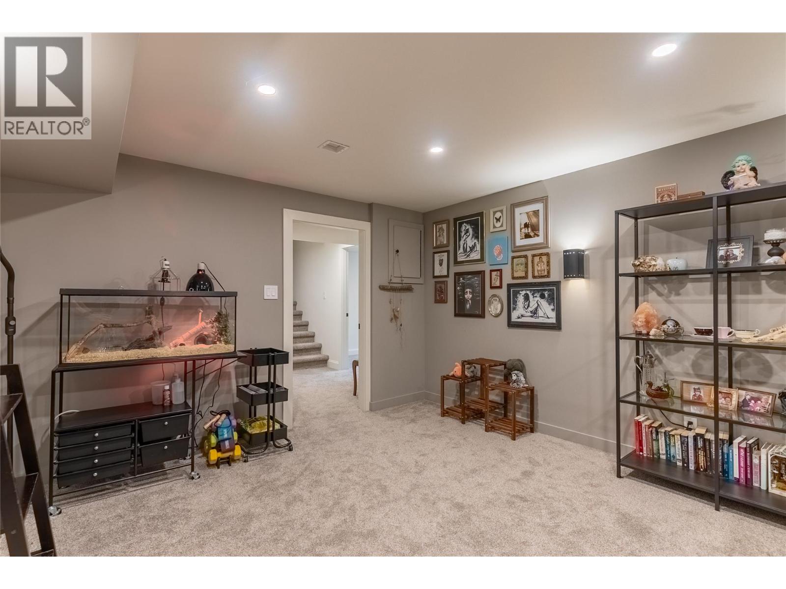 1915 GLEN GARY DRIVE - 22