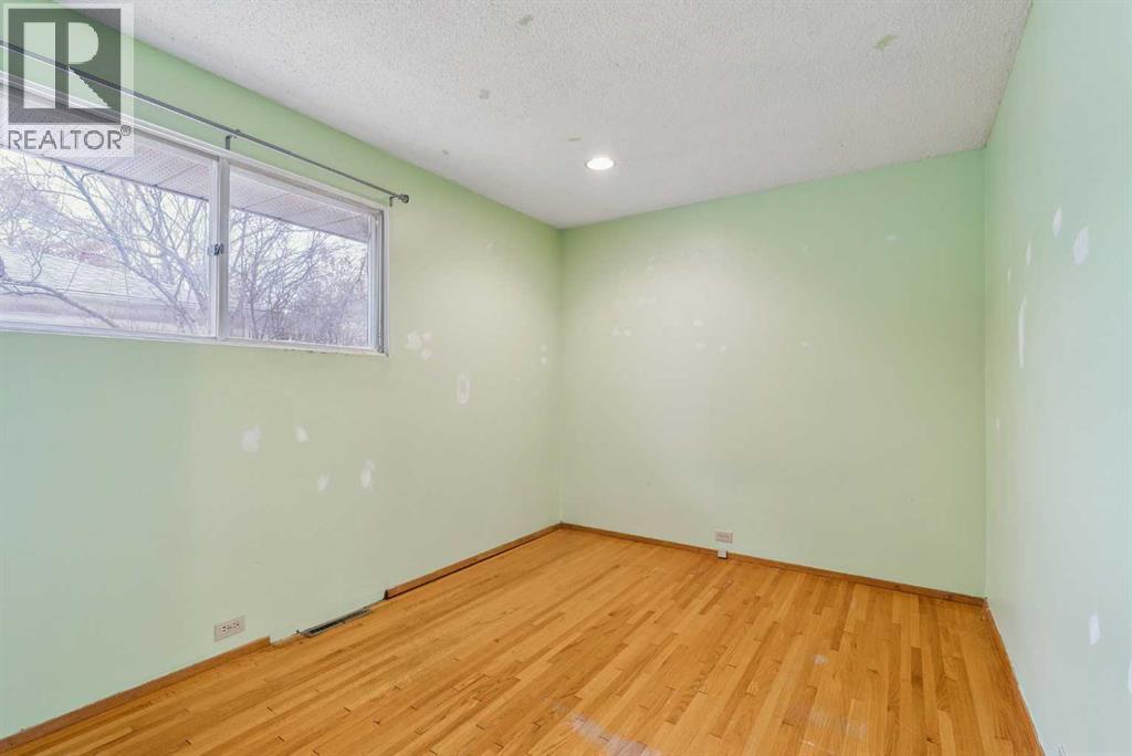 Single Family House Bungalow for Sale in  Bearspaw Drive NW Brentwood Calgary 