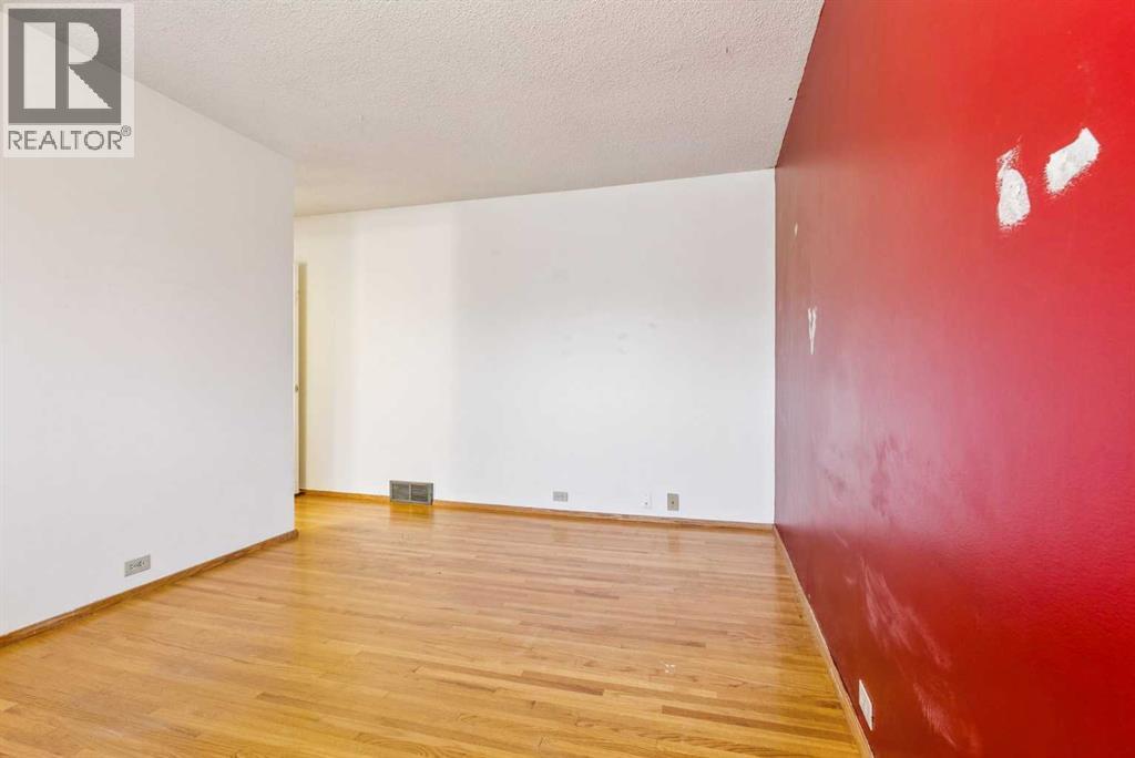 Single Family House Bungalow for Sale in  Bearspaw Drive NW Brentwood Calgary 