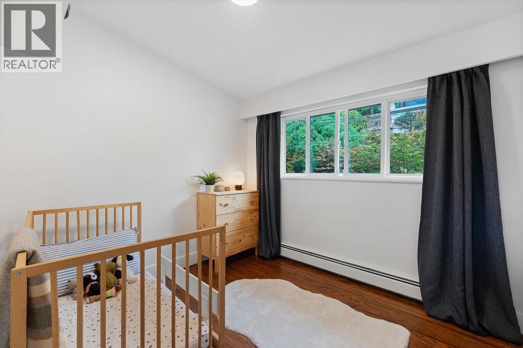 727 CRYSTAL COURT, North Vancouver