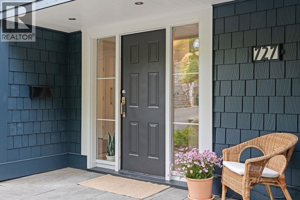 727 CRYSTAL COURT, North Vancouver