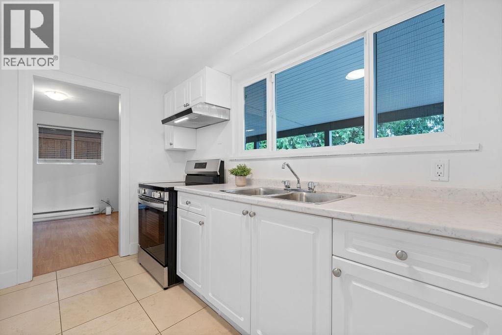 727 CRYSTAL COURT, North Vancouver