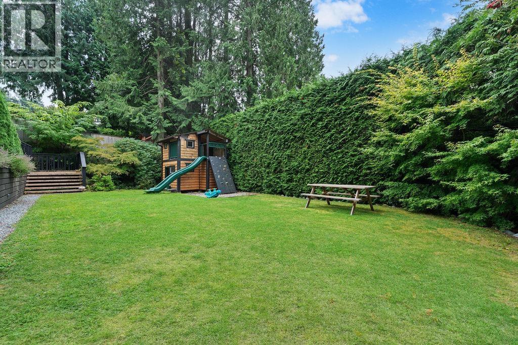 727 CRYSTAL COURT, North Vancouver