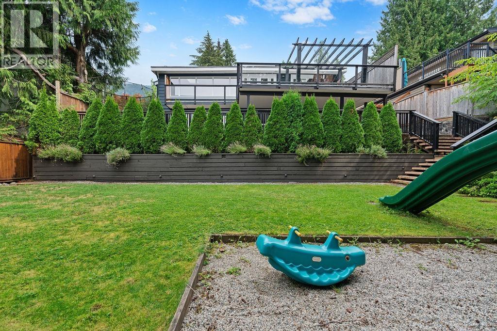 727 CRYSTAL COURT, North Vancouver