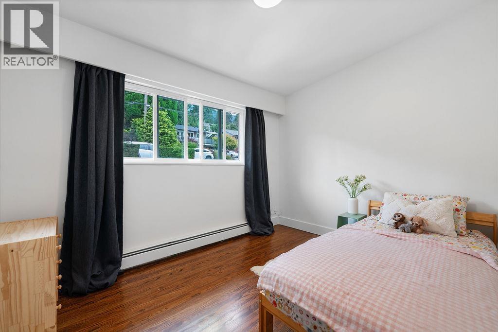 727 CRYSTAL COURT, North Vancouver