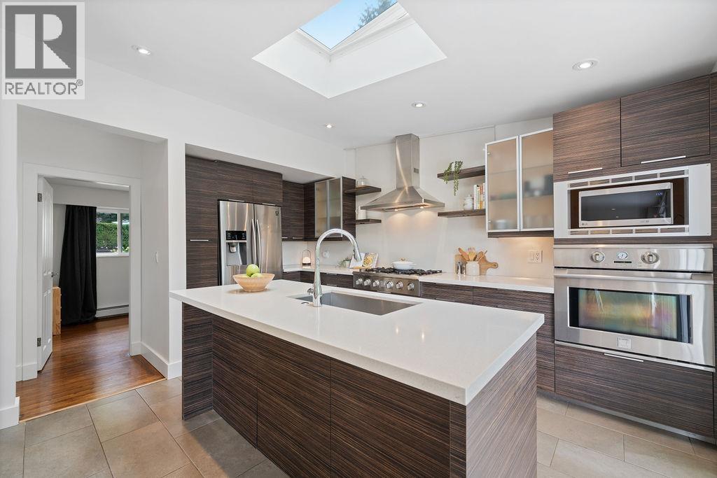 727 CRYSTAL COURT, North Vancouver