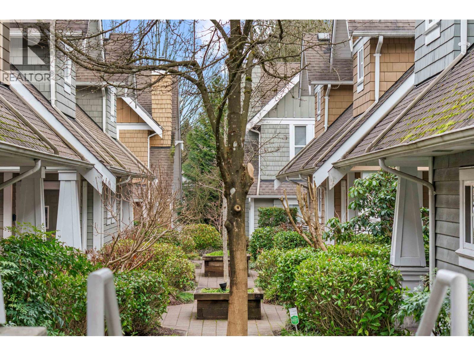 6 2688 MOUNTAIN HIGHWAY, North Vancouver