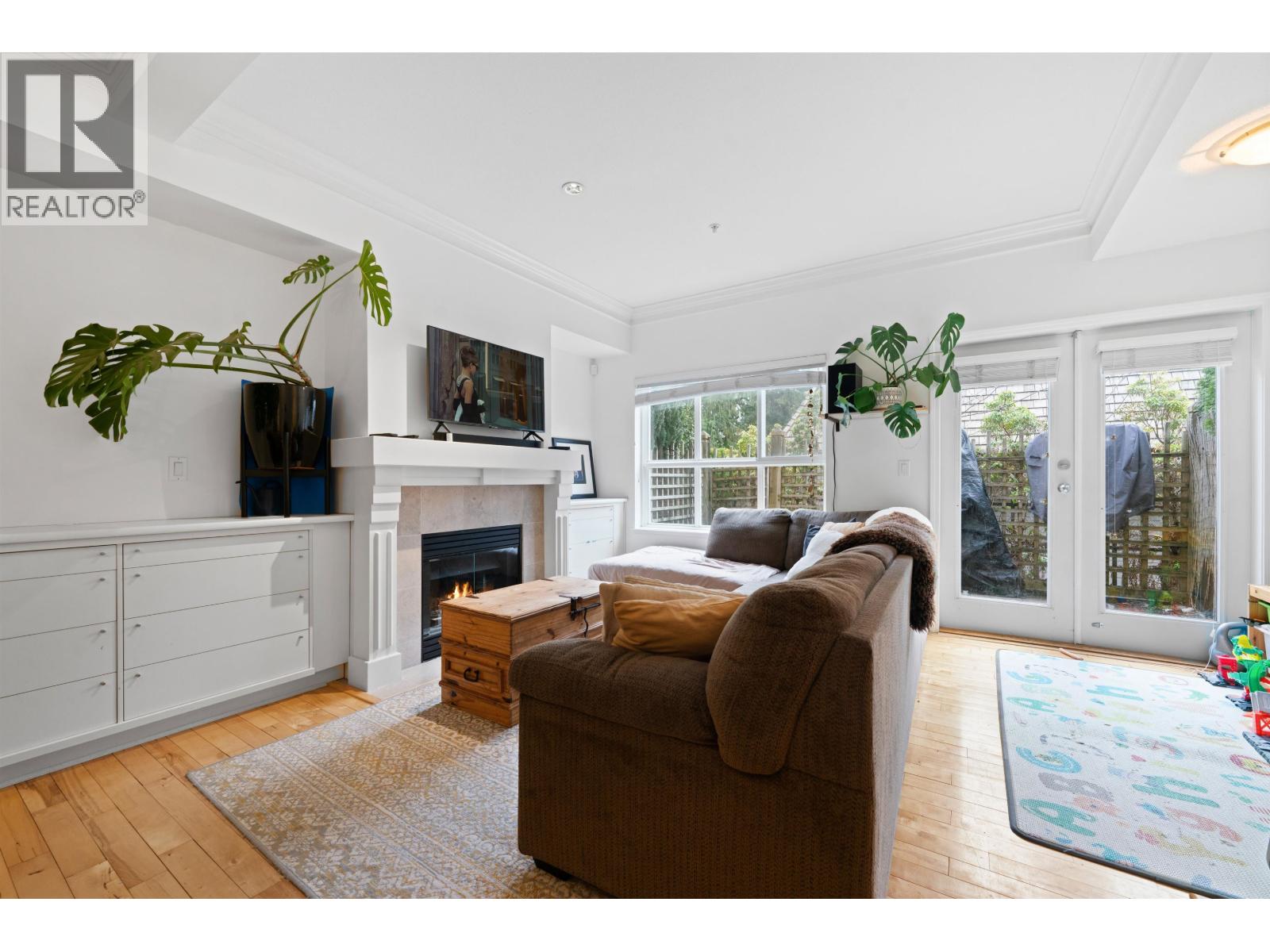 6 2688 MOUNTAIN HIGHWAY, North Vancouver