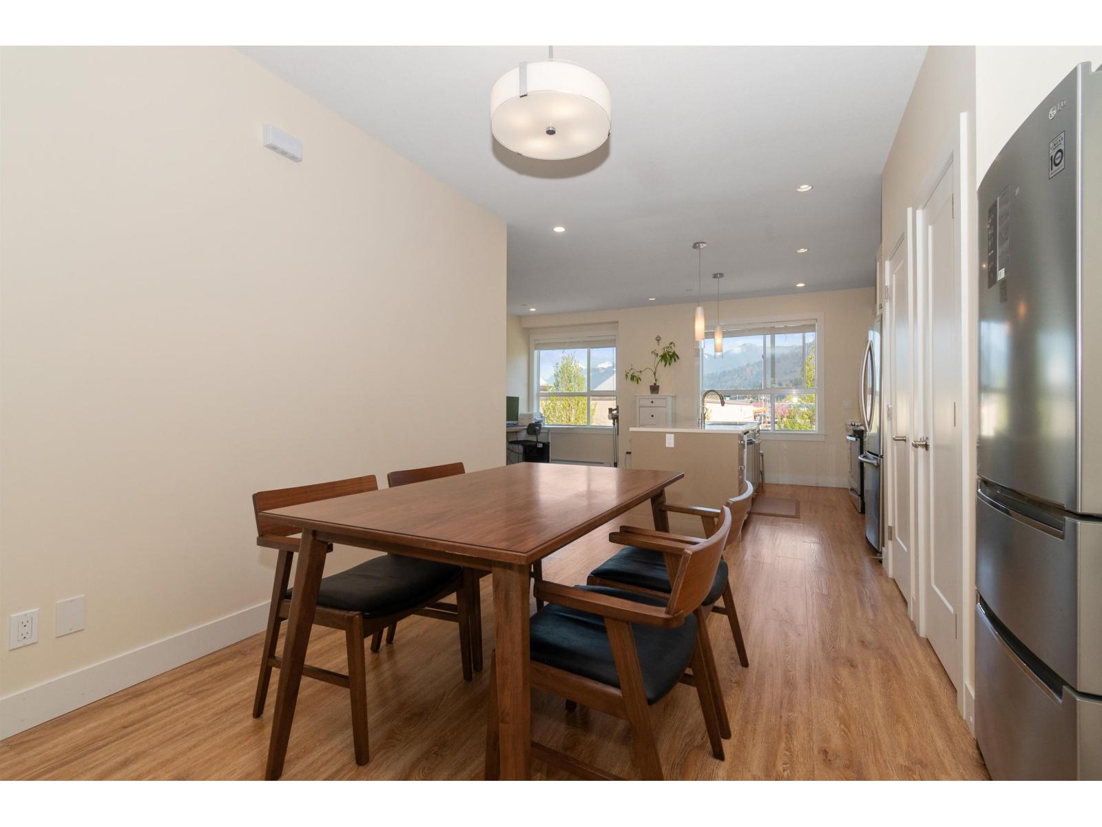 30 45615 TAMIHI WAY, Garrison Crossing, Chilliwack