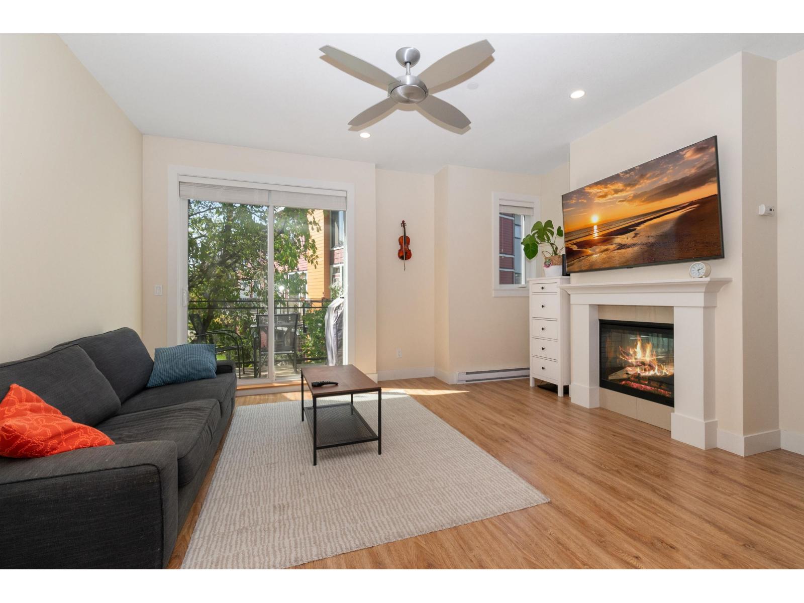 30 45615 TAMIHI WAY, Garrison Crossing, Chilliwack